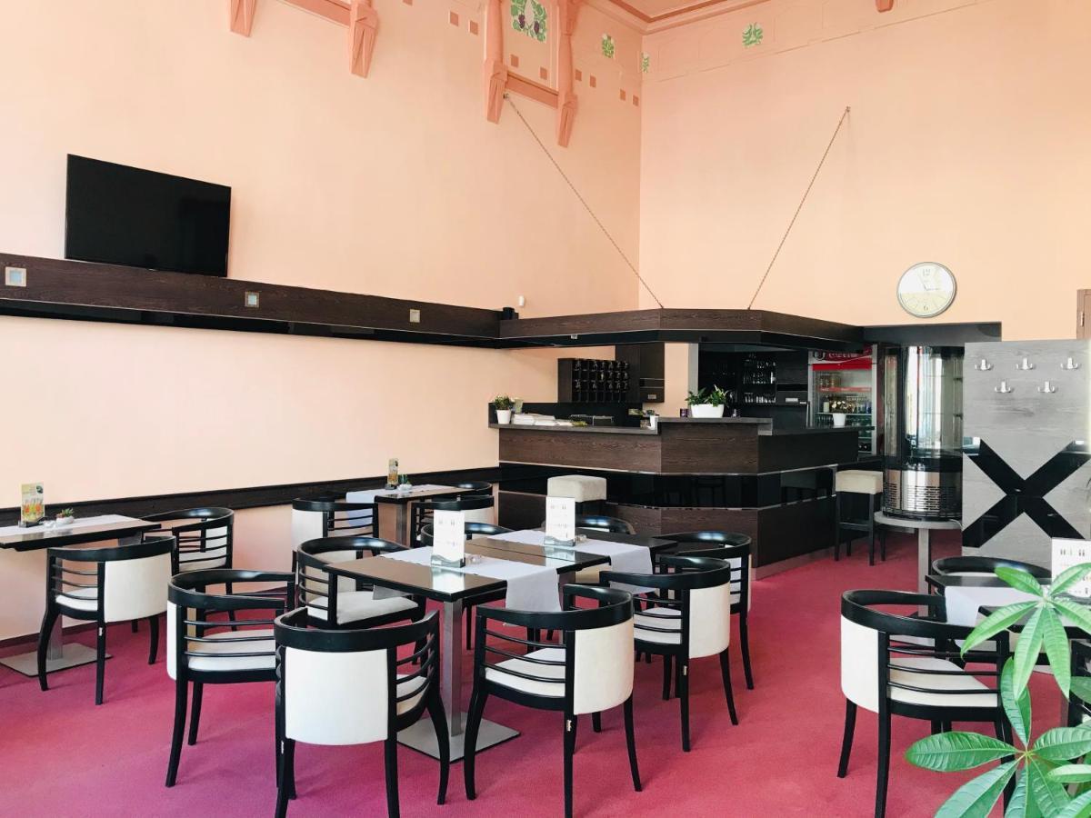 סטרקוניצה Hotel Bila Ruze מראה חיצוני תמונה