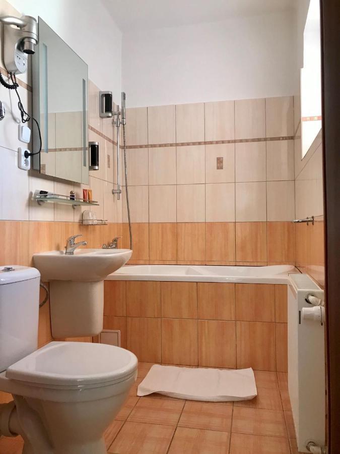 סטרקוניצה Hotel Bila Ruze מראה חיצוני תמונה