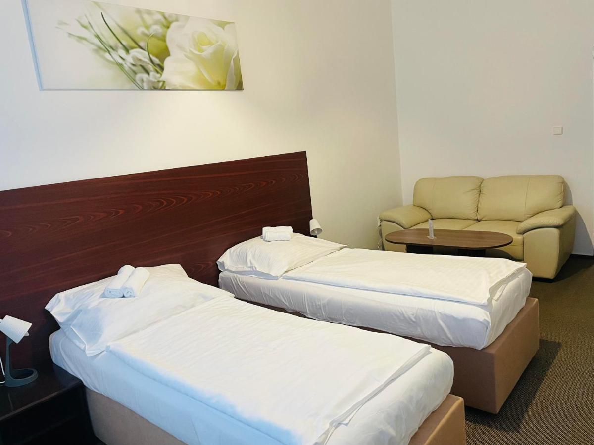 סטרקוניצה Hotel Bila Ruze מראה חיצוני תמונה