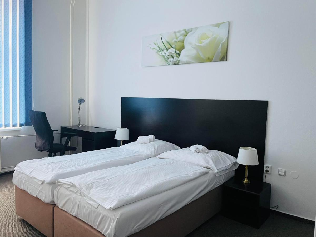 סטרקוניצה Hotel Bila Ruze מראה חיצוני תמונה