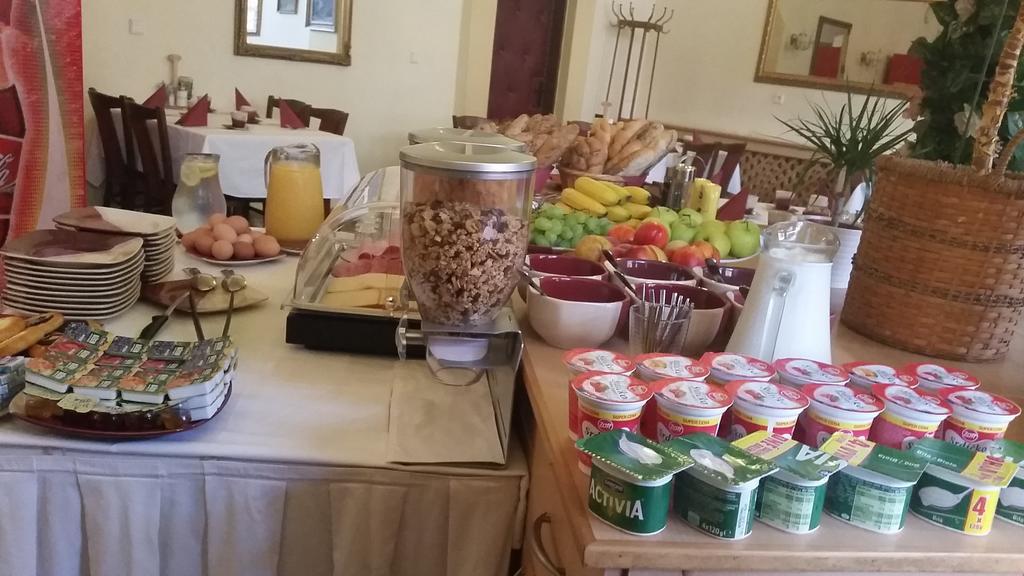 סטרקוניצה Hotel Bila Ruze מראה חיצוני תמונה