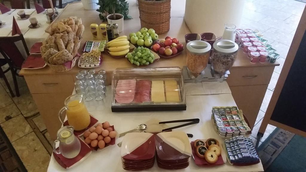 סטרקוניצה Hotel Bila Ruze מראה חיצוני תמונה